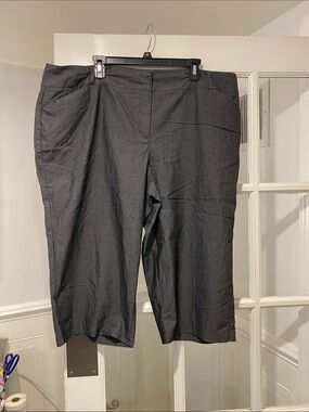 Flirtatious size 20 Capris good condition
